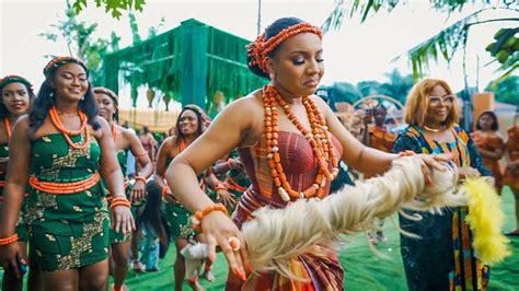  Guardians of Memory: A Portrait of Igbo Culture Through Time:  A Breathtaking Tapestry of Faces and Traditions Woven with the Threads of History