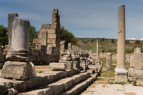  Anatolian Dreams: Journey into Ancient Echoes – An Intriguing Exploration of Turkish Archaeology and Mythology